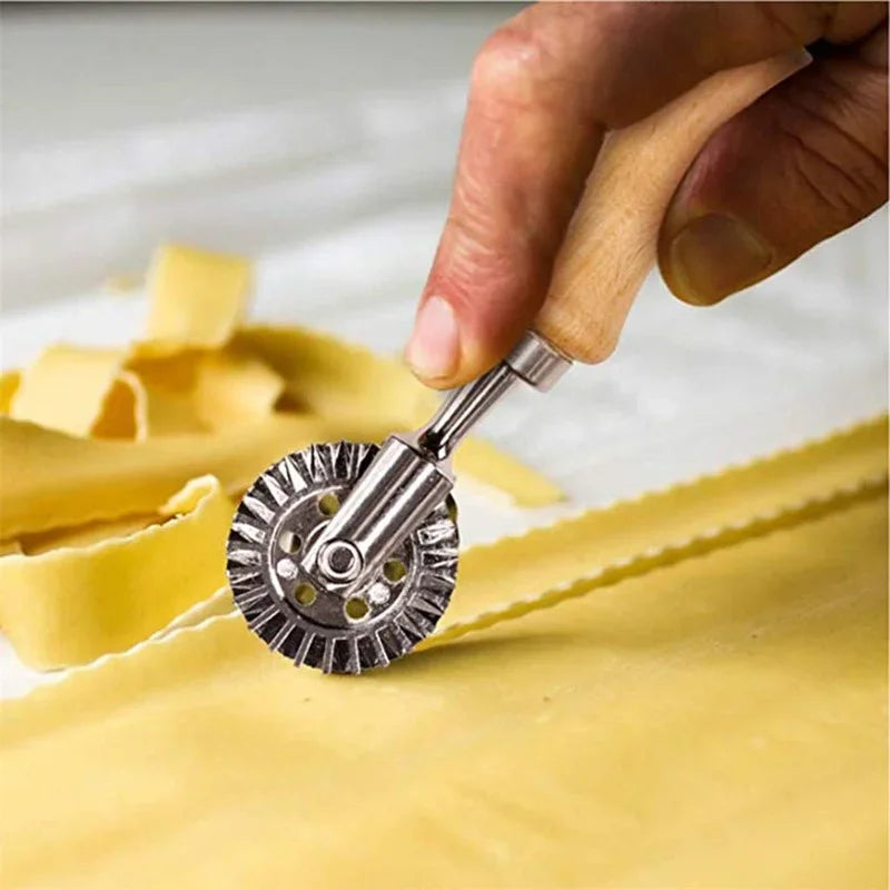 Découpe-pâte en Bois : L'Outil Essentiel pour Révolutionner vos Créations Culinaires