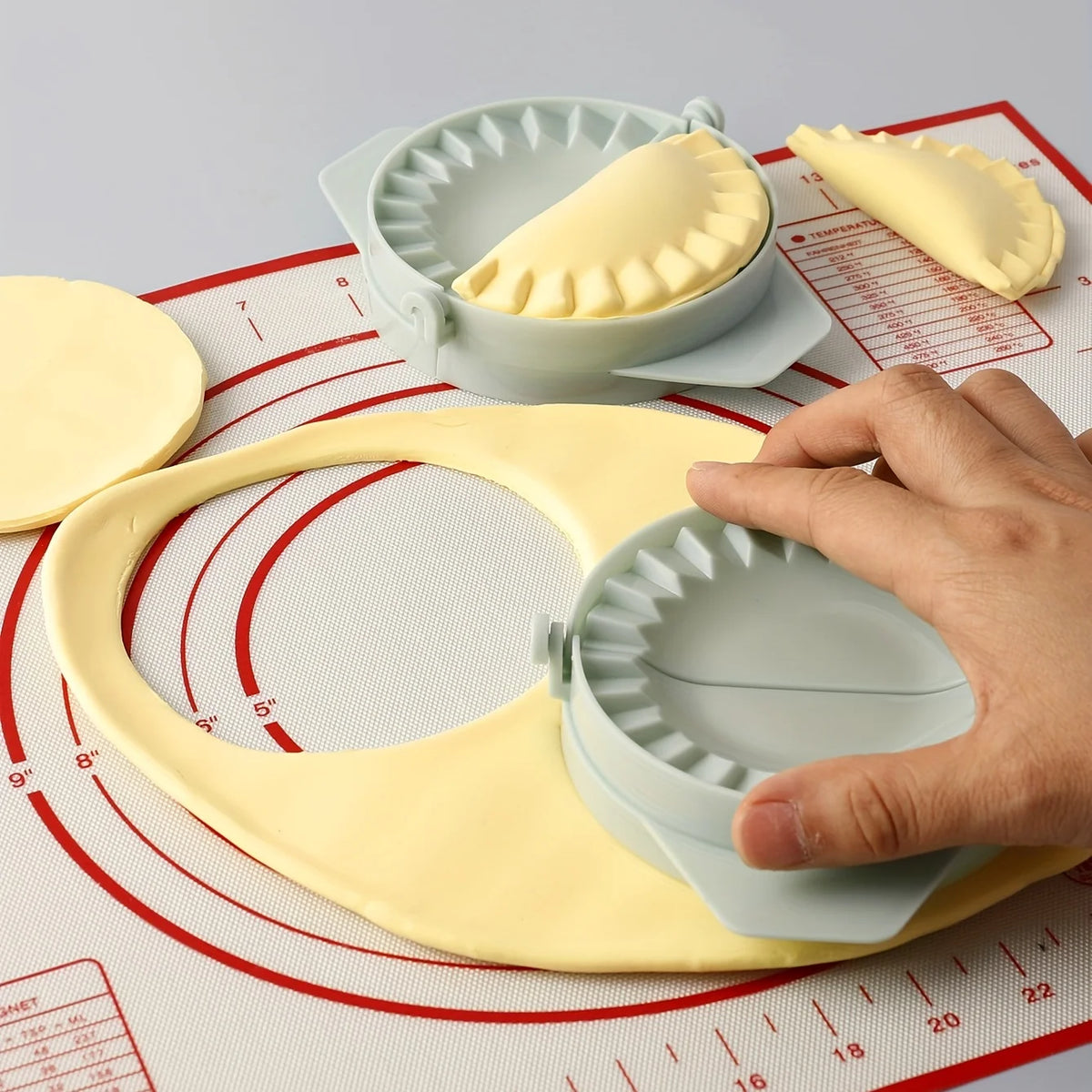 Moule à Raviolis Pratique – Presse Manuelle pour Chaussons et Pâtisseries