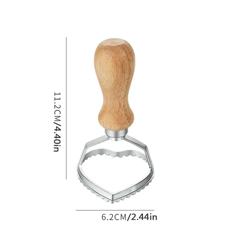Découpe-pâte en Bois : L'Outil Essentiel pour Révolutionner vos Créations Culinaires